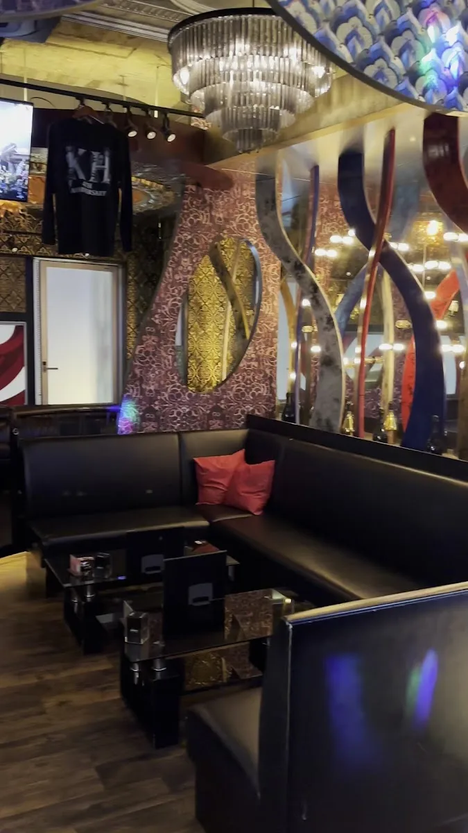 カラオケ&ダーツバー KARAOKE X(カラオケクロス)池袋西口店 · 8